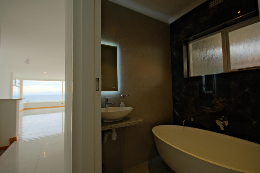 5 Bedroom Property for Sale in Murdock Valley Western Cape